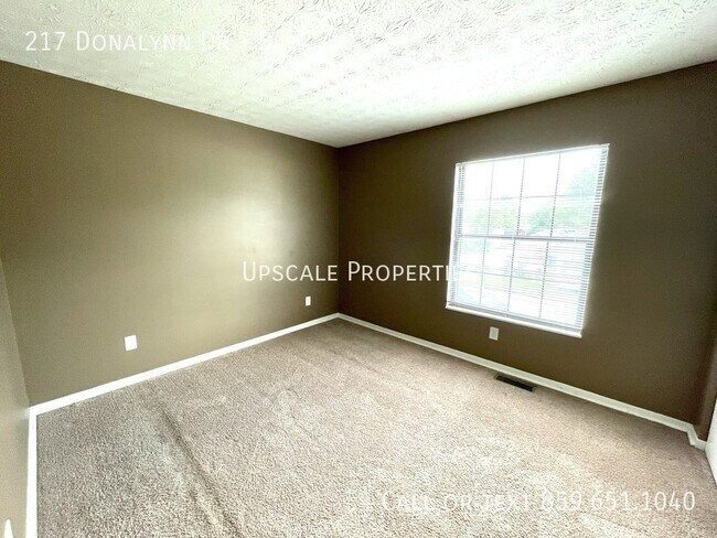 Building Photo - 217 Donalynn Dr