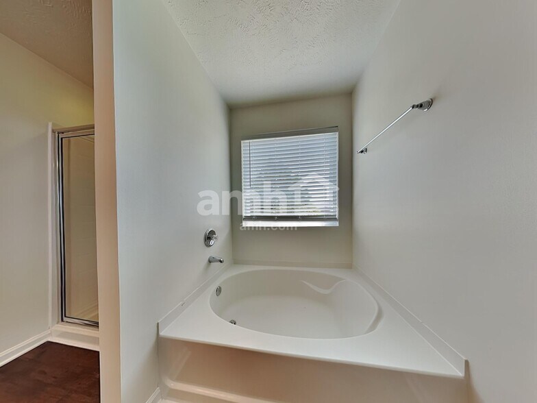 Building Photo - 2874 Meadow Point