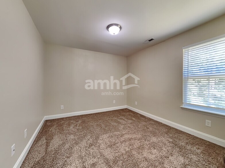 Building Photo - 284 Killarney Trl