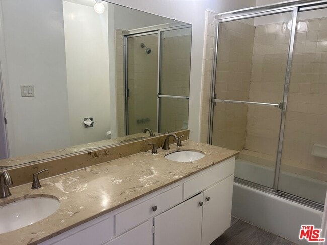 Building Photo - 1440 Reeves St