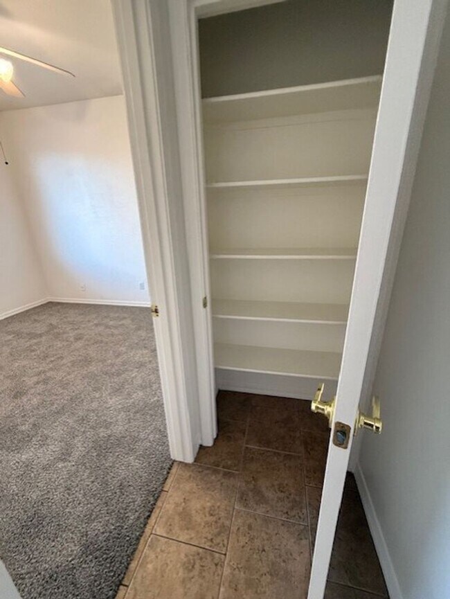 Building Photo - REDUCED!! 3 Bed 2 Bath Available Now!! Con...