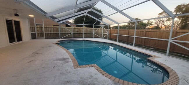 Building Photo - 524 Indigo Ave