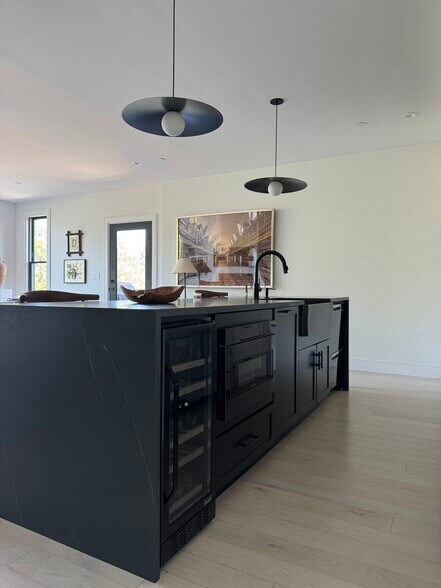 Kitchen Island - 347 Maverick St