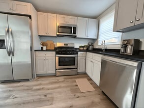 Building Photo - 211 Spencer St