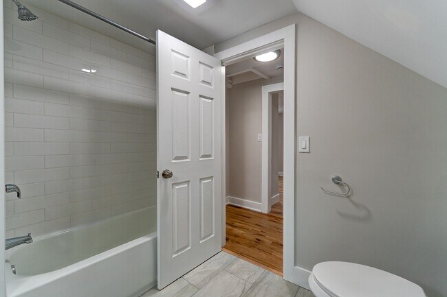 Building Photo - Newly Renovated Single Family available Now!