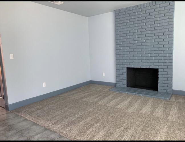 Building Photo - 8651 Santa Paula Way