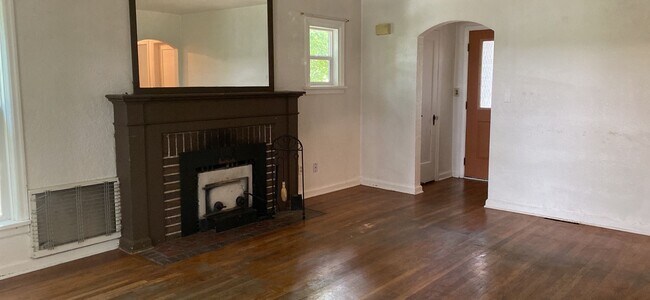 Building Photo - 630 SE Steptoe St