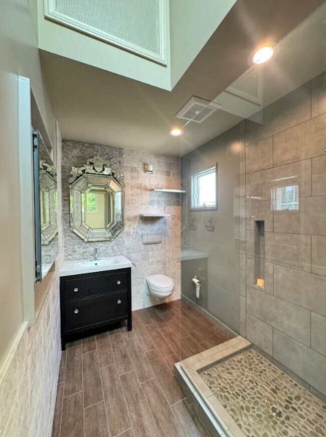 Building Photo - Home-Sweet-Home Vibe in Harper Ave!