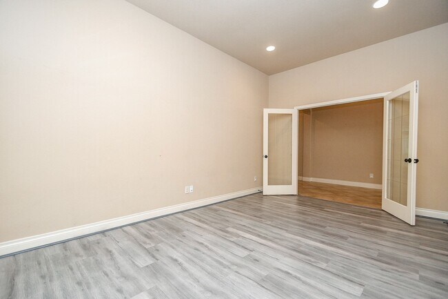Building Photo - 2911 Village Brook Ln