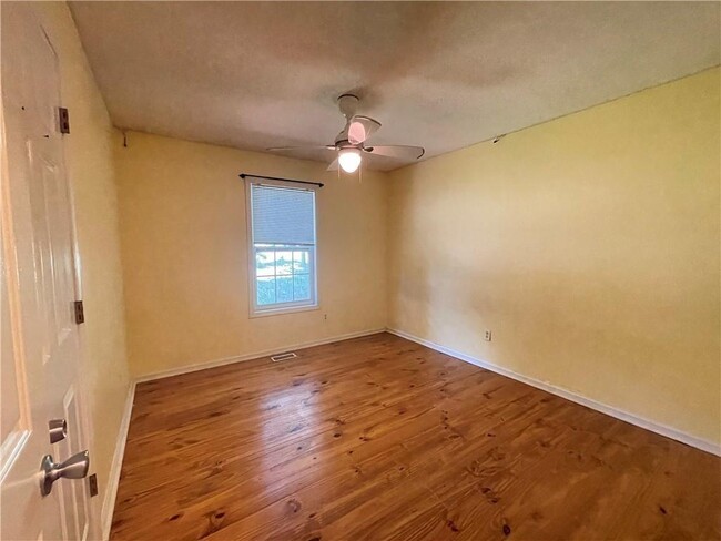 Building Photo - 324 King James Dr