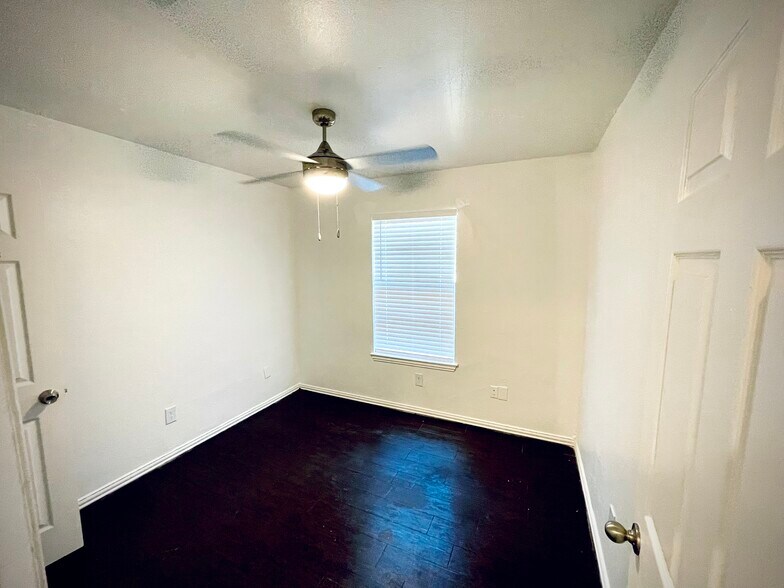 Building Photo - 2719 Exline St