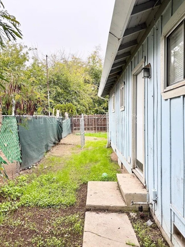 Building Photo - 641 M St