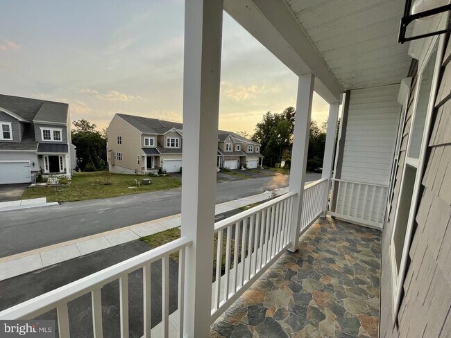 Building Photo - 113 Trails Way