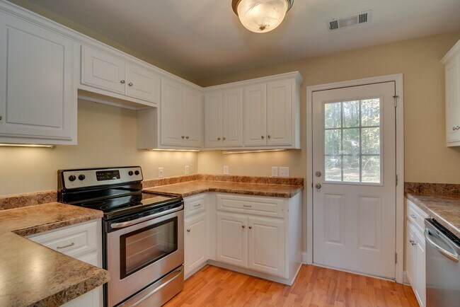 Building Photo - 261 4 Oaks Rd