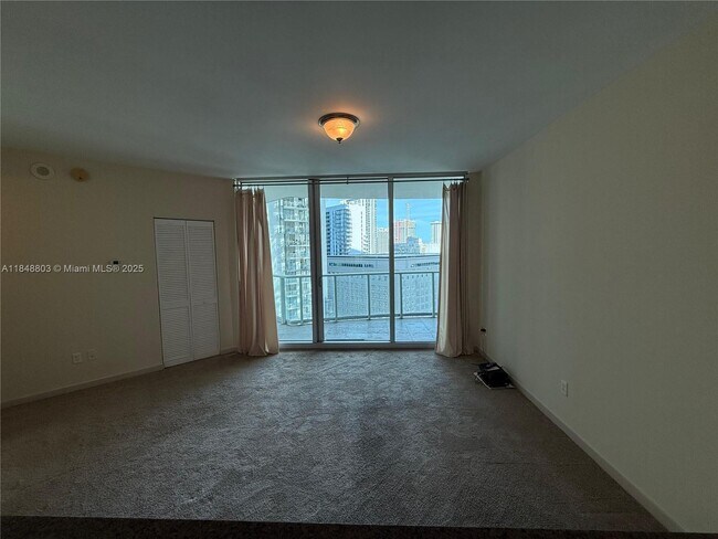 Building Photo - 300 S Biscayne Blvd