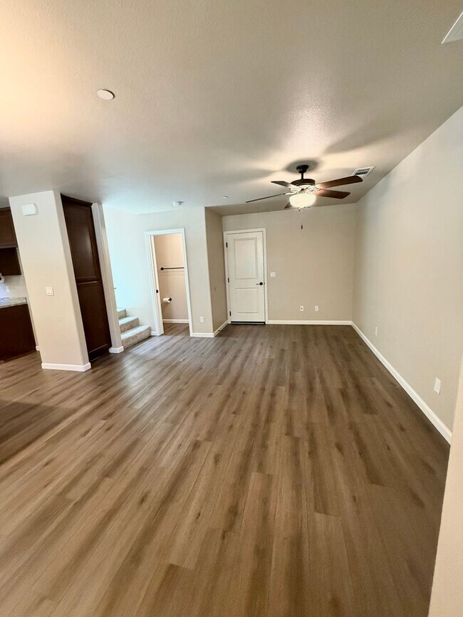 Building Photo - Move In Ready 3 Bed 2.5 Bath!!!
