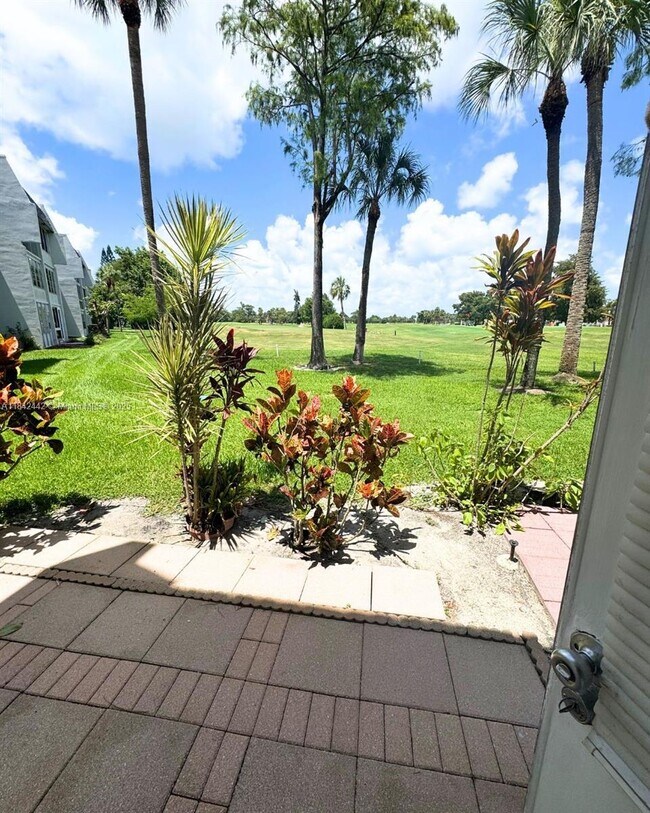 Building Photo - 7787 Golf Cir Dr