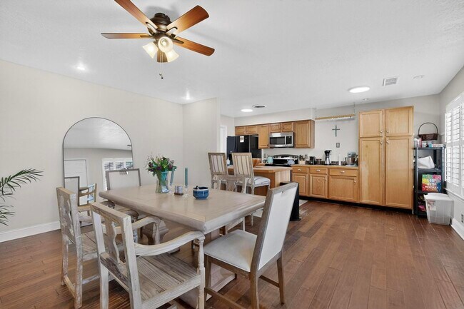 Building Photo - 6500 Martin Ct NE