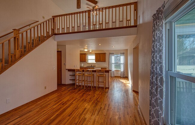 Building Photo - 3B/3B in The Shores with Finished Basement and 2 Car Garage!