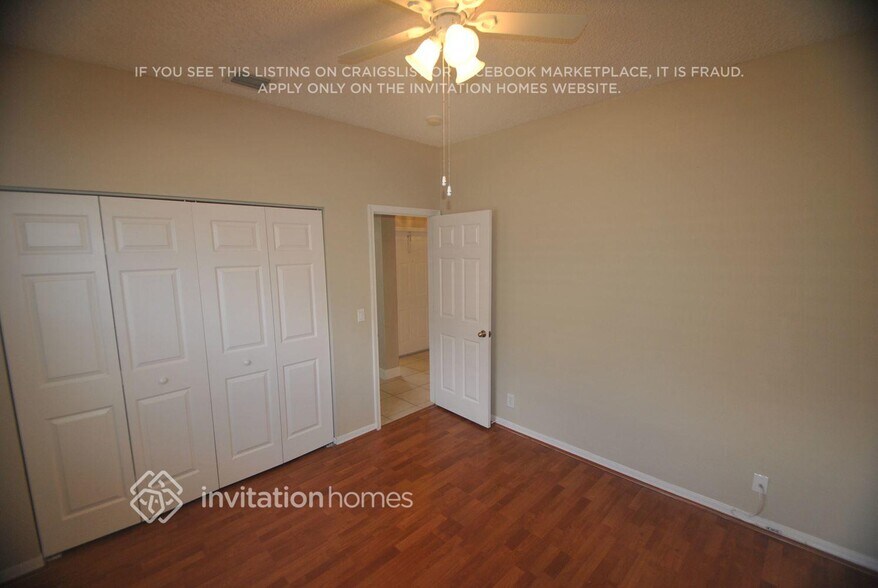 Building Photo - 9549 Lago Dr