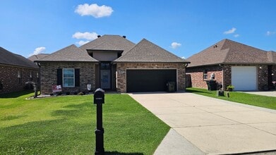 Building Photo - 427 Christopher Dr