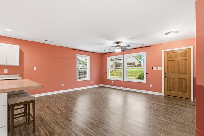 Building Photo - 3104 Husky Way