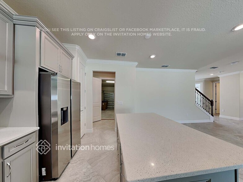 Building Photo - 5167 Royal Point Ave