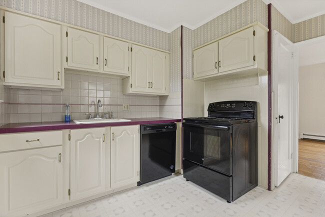 Building Photo - 45 Longfellow Dr