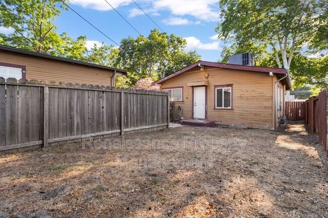 Building Photo - 1026 Windeler Ave