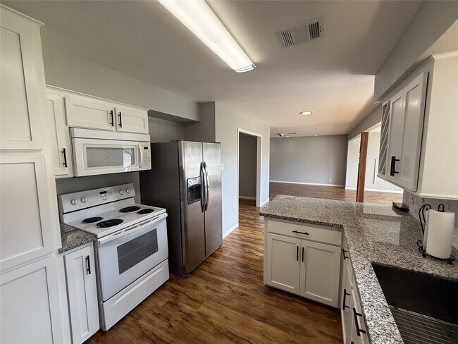 Building Photo - 10031 Haddington Dr