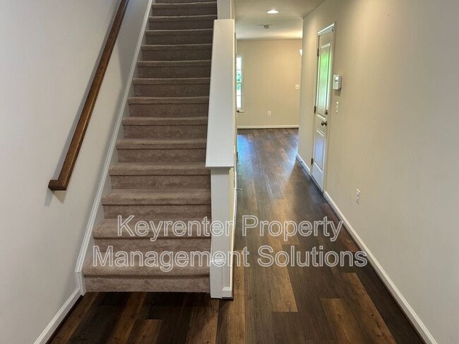 Building Photo - 213 Willowshire Ct