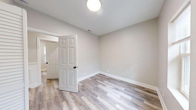 Building Photo - 1379 Roosevelt Pl