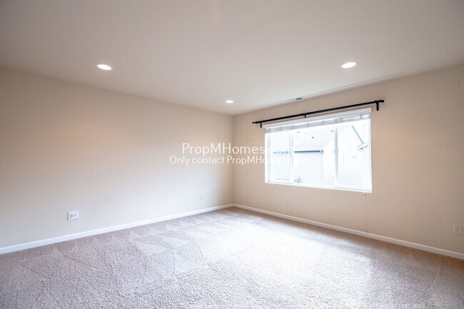 Building Photo - Spacious Four-Bedroom Gem with a Bonus Room to Spark Your Imagination!