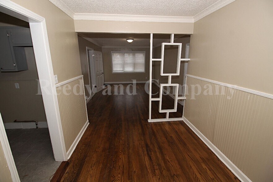 Building Photo - 1023 Waring Rd
