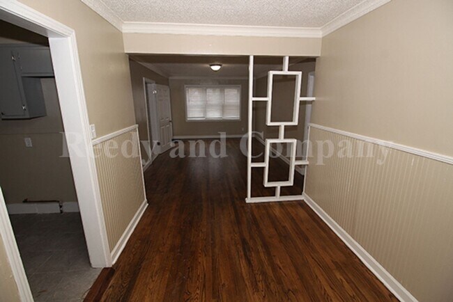 Building Photo - 1023 Waring Rd