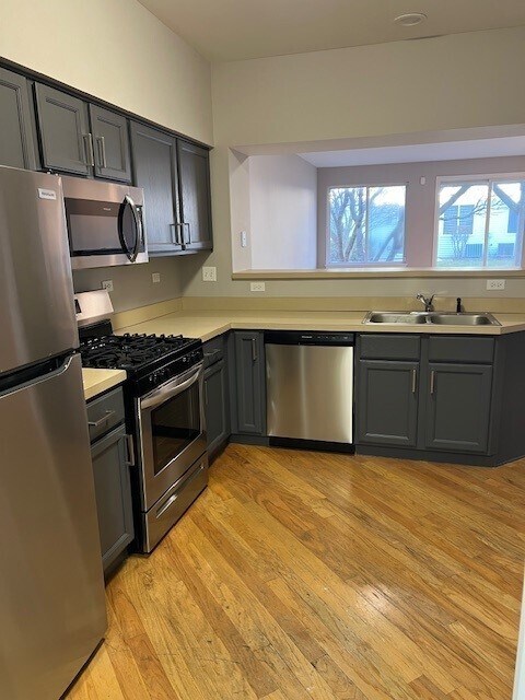Building Photo - 3022 Kentshire Cir