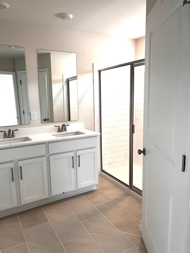 Building Photo - 18 Rothbury Ct