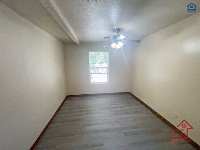 Building Photo - 1604 NW Lindy Ave