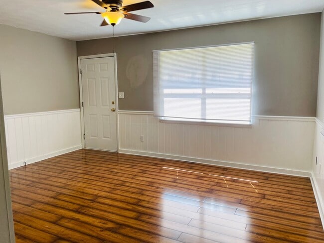 Building Photo - Spooktacular October Deal! Cozy 2BR/1BA fo...