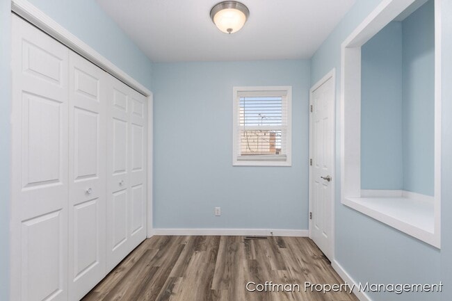 Building Photo - 4 Bed, 2 Full Bath Fully Remodeled Home