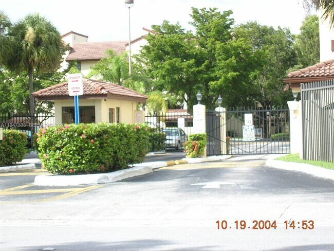 Building Photo - 8850 SW 123rd Ct