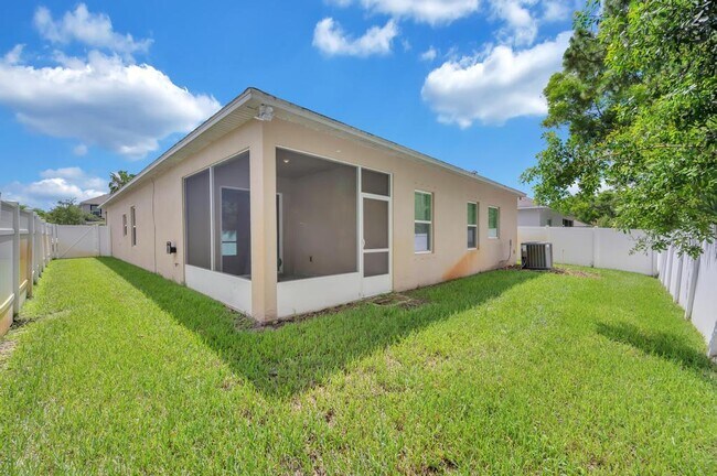 Building Photo - 5335 NW Wisk Fern Cir