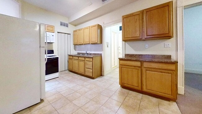 Building Photo - 4113 N Lincoln Ave