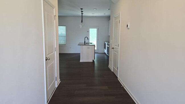 Building Photo - 3315 Oak Pass Dr