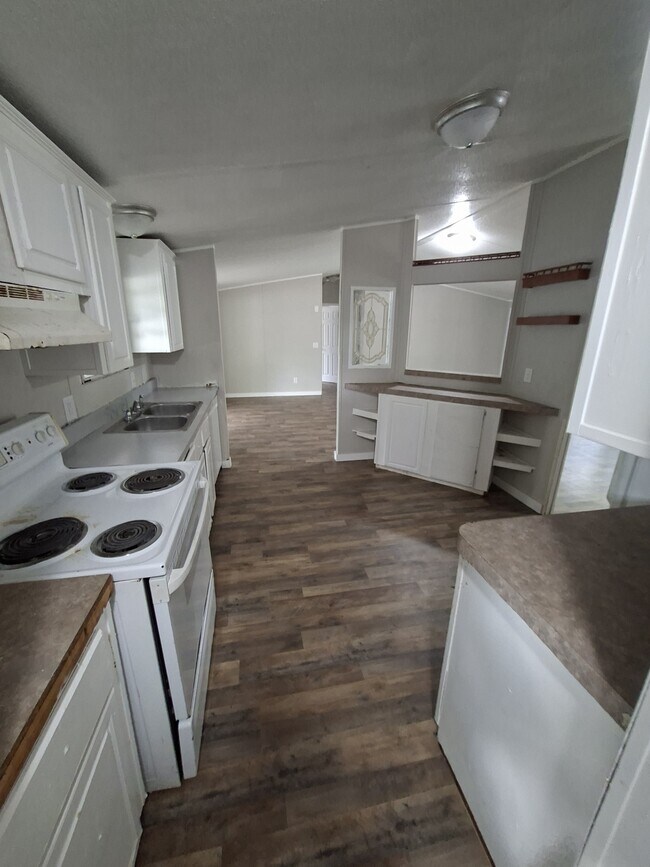 Building Photo - 111 Carnes Blvd