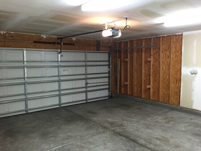Building Photo - Delightful 4bd/2.5bth home