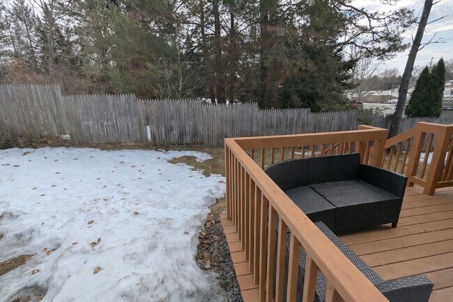 Building Photo - 107 Franklin St Ext