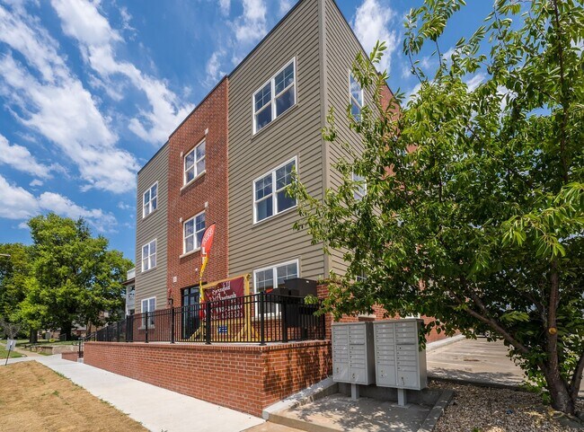 Building Photo - West Beverly Lofts - 101