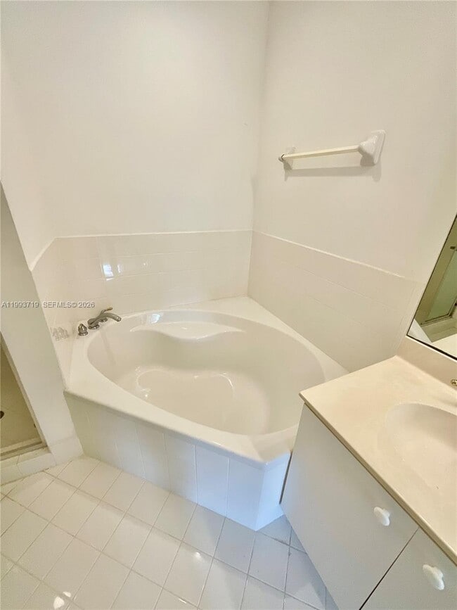 Building Photo - 5628 NW 113th Ave