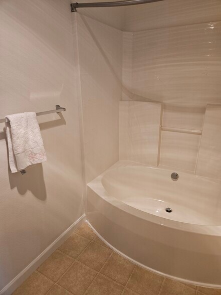 Building Photo - 730 NW 185th Ave